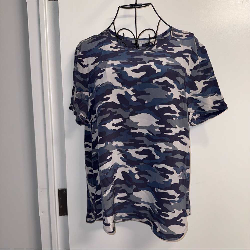 Zoe & Sam Navy and Gray Camo Women's Short Sleeve Silk Blouse